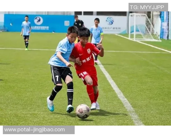 城市联赛特别报道：成都足球队拼搏历程与梦想追逐的故事